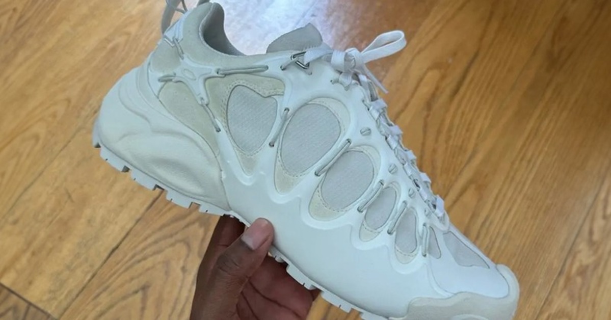 JUNYA WATANABE MAN×OAKLEY スニーカー Junya Watanabe MAN & Oakley Launch Stealthy Flesh Shoe Collab